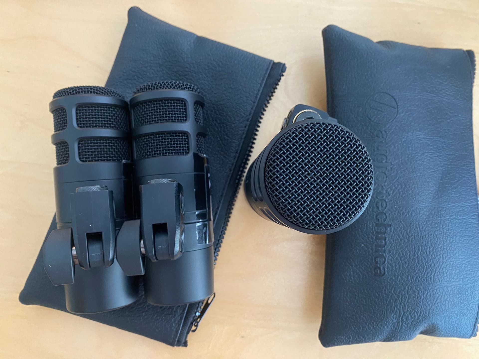 3 Micrófonos Audio Technica AT2040
